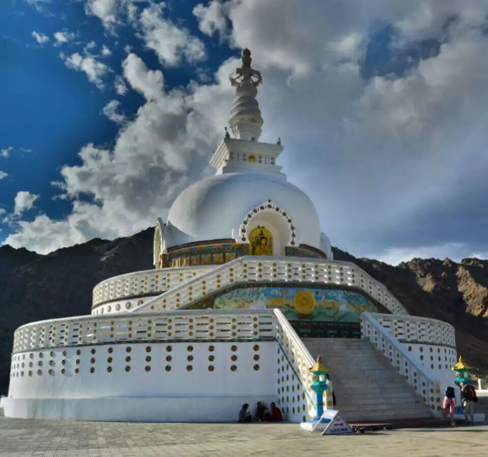 Leh bazaar exploration on Ladakh culture tour