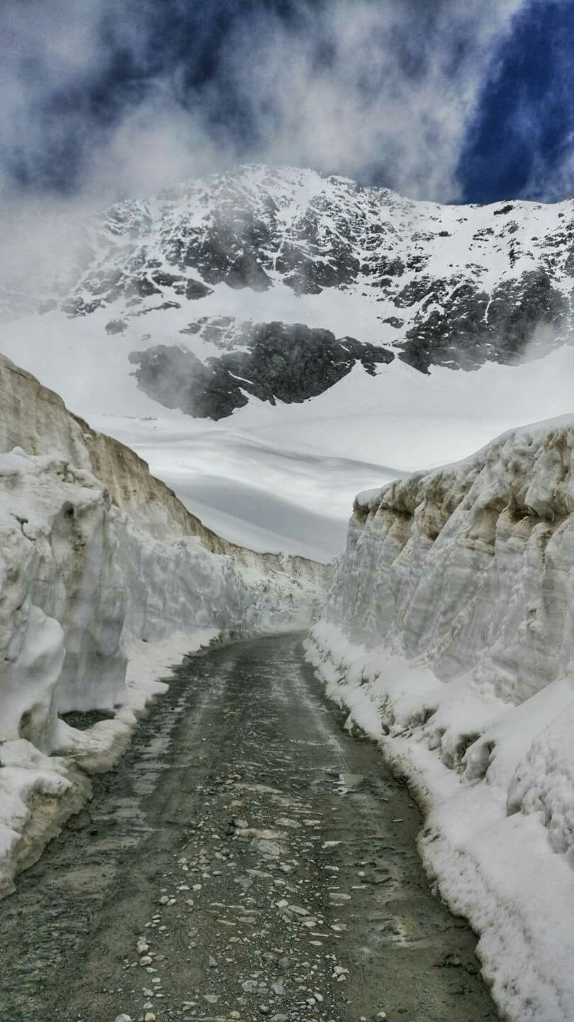Leh Ladakh honeymoon tour Khardung La pass bike ride